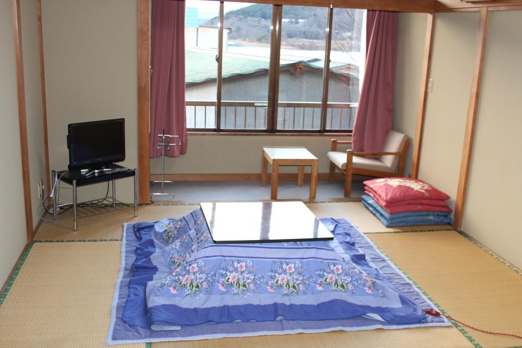 Sugakuso Hotel Yamanakako Buitenkant foto