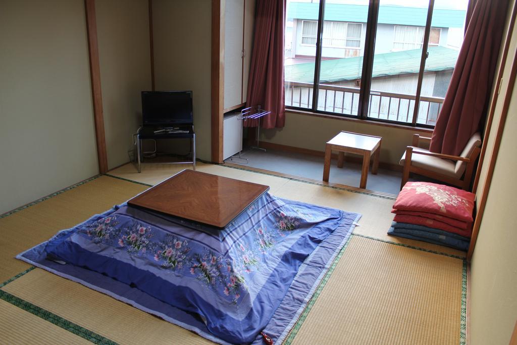 Sugakuso Hotel Yamanakako Buitenkant foto